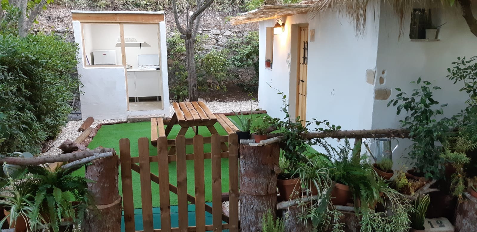 Cocina exterior cubierta y zona de comedor